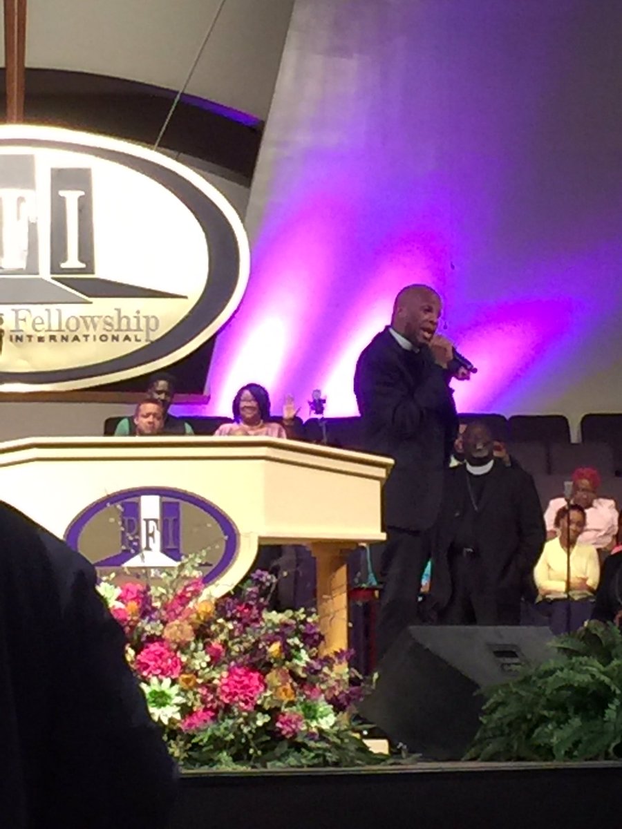 LRC_22814's tweet photo. Pastor Donnie McClurkin
@ #PFIHC2016 Preached
a Phenomenal message..
#OneVoiceOneSound
#unity @Donnieradio
#FBF https://t.co/F0BlOuYPhi