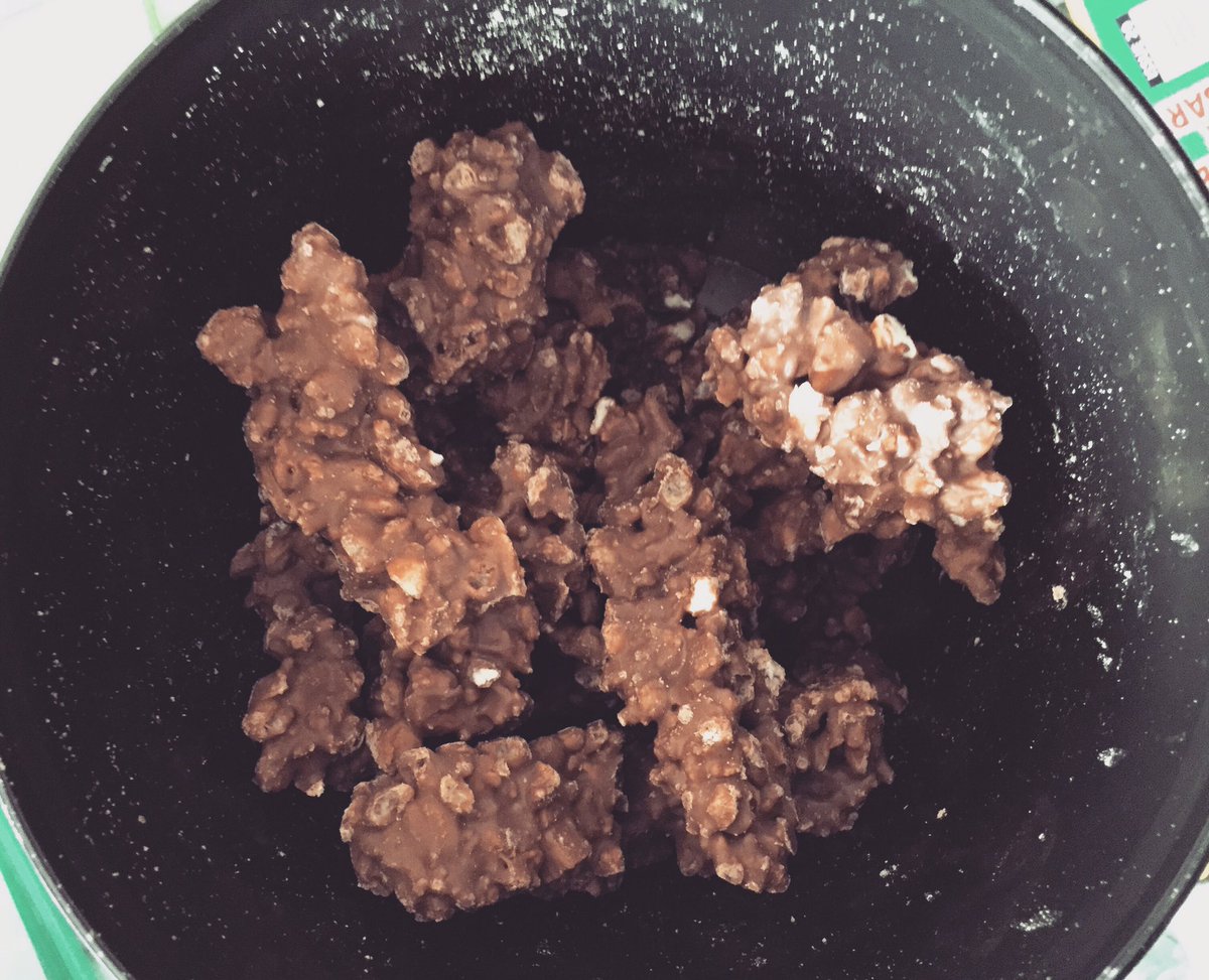 _PhilipMorris's tweet photo. #MillionaireBites and #SaltedCaramelPopcorn pieces with a cuppa 😊☕️ #GoodMorning #PartWithAPound https://t.co/K2ECZ9oSIi