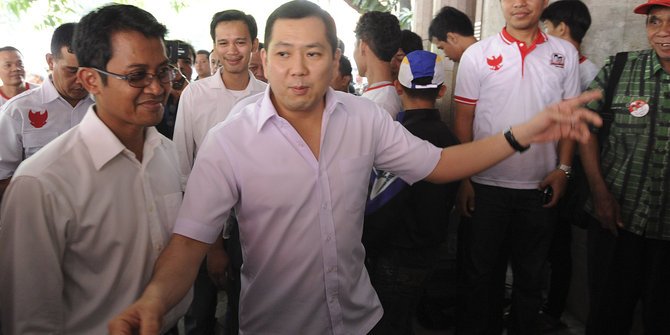 merdekadotcom's tweet photo. #MDKMostview Hary Tanoe digugat kader senilai Rp 5,9 miliar --> https://t.co/EKWjp4Pm7o https://t.co/CGHUkEDhrM