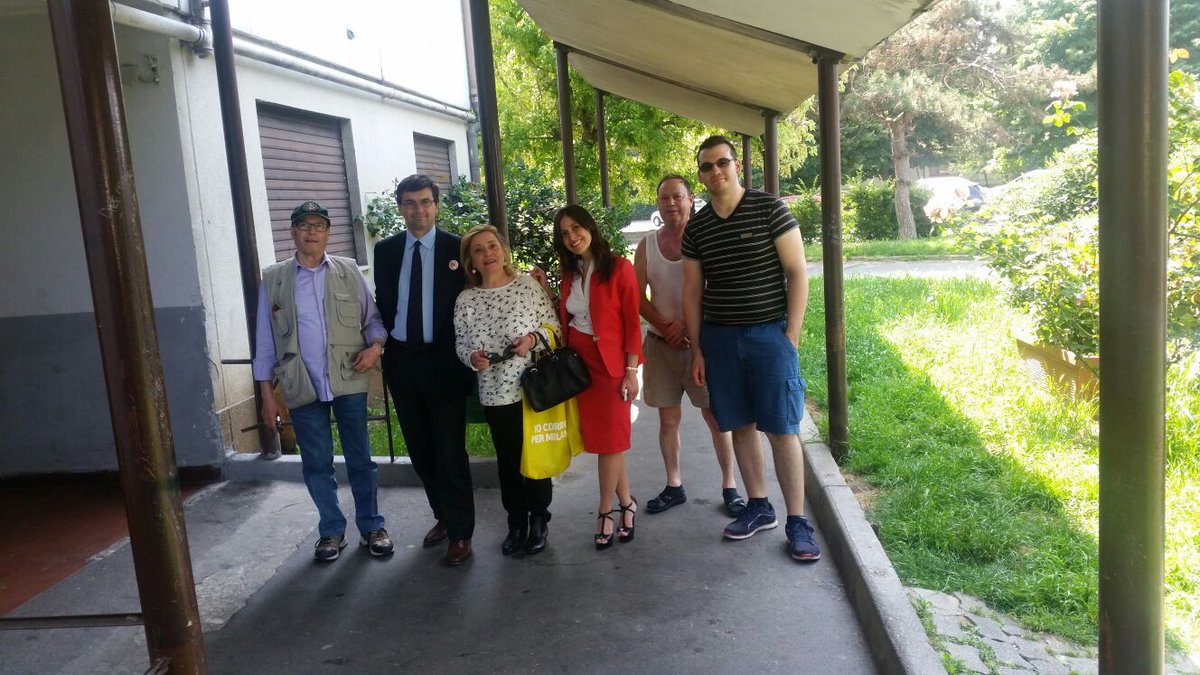 FBattanta's tweet photo. con @Simona_Amore  in #zona7 per affrontare #degrado e #abusivismo.
#votabattanta #parisisindaco @listaparisi https://t.co/adGxv7QgS7