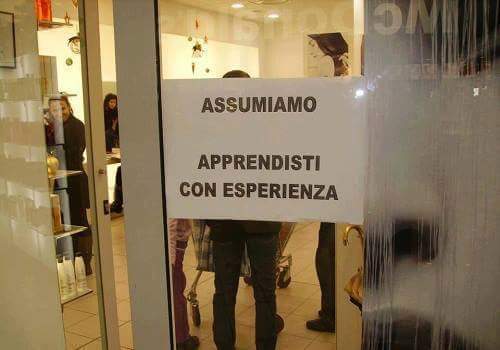 anna_salvaje's tweet photo. Scrivono "Assumiamo apprendisti con esperienza" perché dire "Cerchiamo professionisti da sottopagare" pare brutto. https://t.co/6dMi2G4HnS