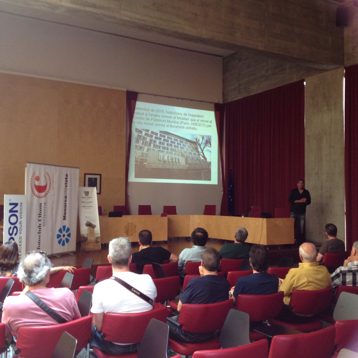 Presentando Menorca a la Vista en la fabulosa sala de actos del Consell Insular. #menorcaalavista #menorcatalayotica