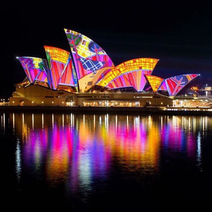 MyMatesTours's tweet photo. Great time to be in Sydney after dark! #vividsydney  #sydneyoperahouse #sydneyharbour https://t.co/z9RkUEav0b