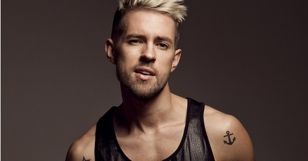 маркус рива голубой. маркус рива. Detroit become human маркус. маркус певец русский. фото маркуса певца.