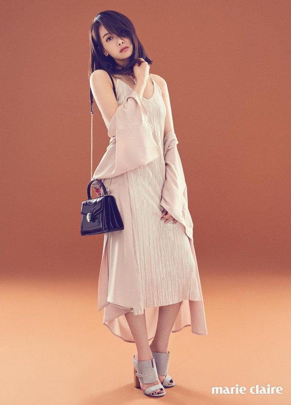 FxPhilippines's tweet photo. [OFFICIAL] 160527 Victoria - Marie Claire Magazine June Issue | cr : Marie Claire https://t.co/ylX0WcCRvG