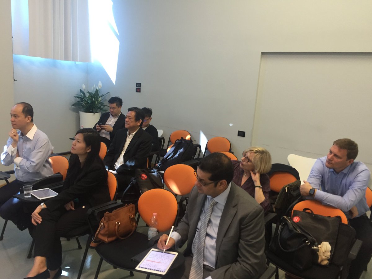 DevelonGroup's tweet photo. Aria d'oriente in #develon! Grazie alla delegazione di #singapore che ci è venuta a trovare. #develon_everyday https://t.co/1U1k1xtDqY
