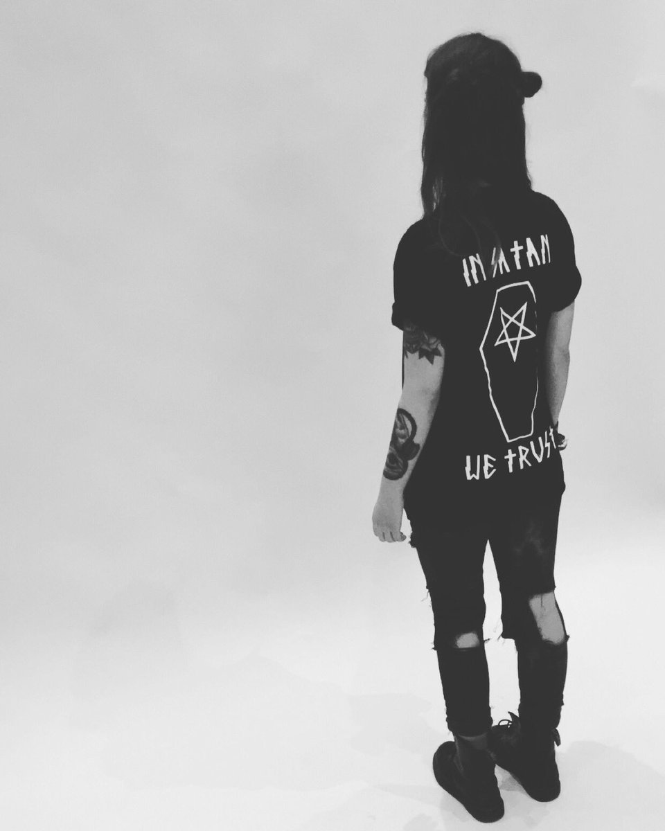 derangeduk's tweet image. FREE UK SHIPPING THIS BANK HOLIDAY! 🕷 CODE: FREESHIP 💀 derangedclothing.com