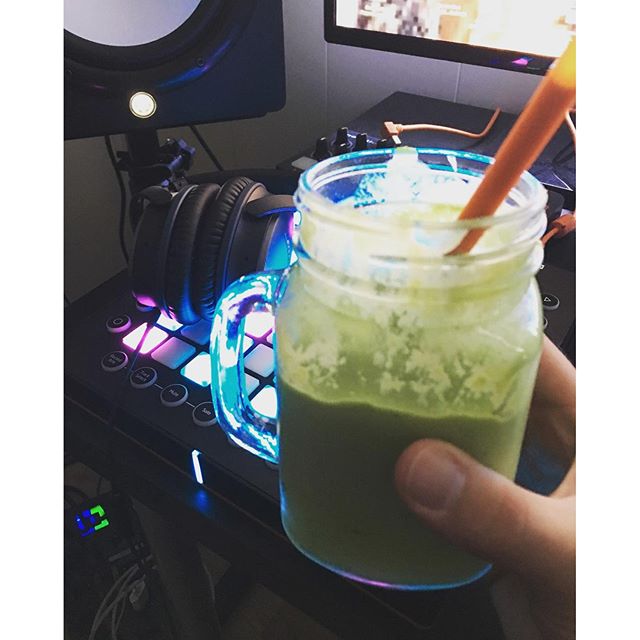 sssindre's tweet photo. The Hyperbits Smoothie ๐น๐นhelps stay healthy while composing! @hyperbits #hyperbits #musician #brainfood #sm... https://t.co/aQLu4PhCYn