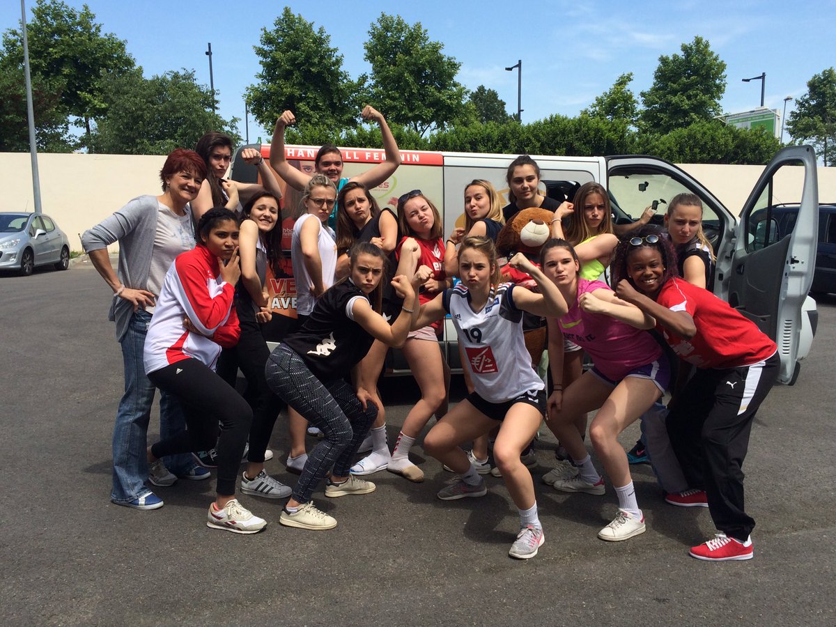 HBCNimes's tweet photo. #TeamPetou : bonne route pour nos #18nat direction les finalités du championnat de France ! #Fier https://t.co/dfdeOaB1ri