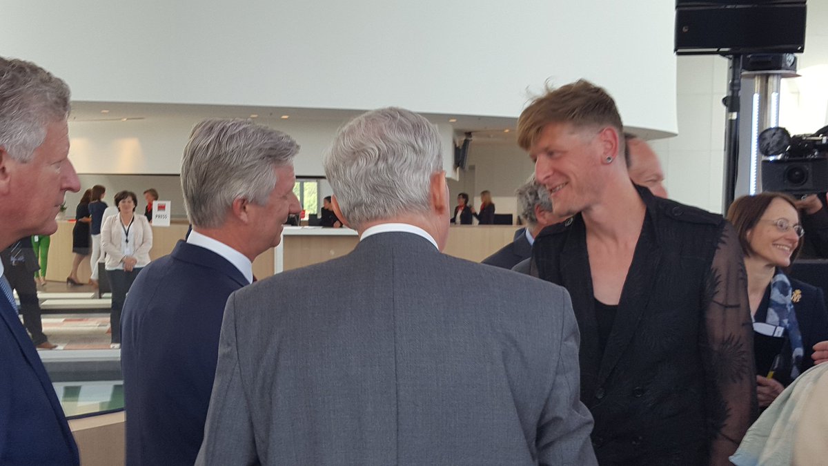 Barco's tweet photo. We were thrilled to welcome HM the King at our new #OneCampus @MonarchieBe #Barcolove https://t.co/J0b2GNi4ZR