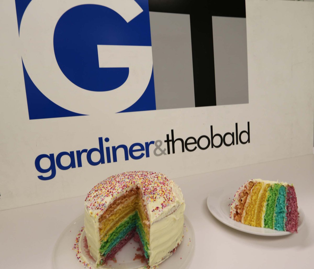 gt_llp's tweet photo. Red Friday at G&amp;T Glasgow #360Rainbow #EastParkisthrilled https://t.co/T9Df9tgawp