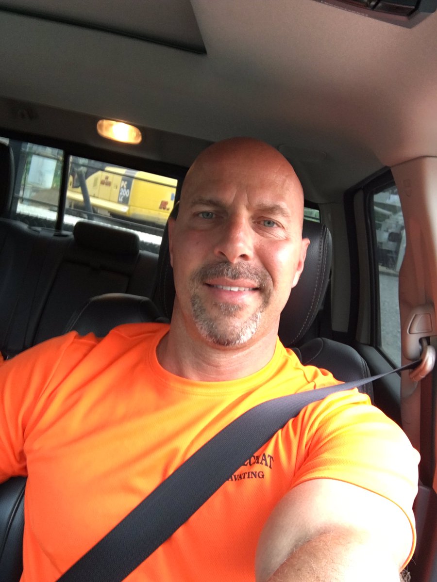RJPelchat's tweet photo. .@MassStatePolice The RJ Pelchat team is always buckled! #BuckledUpSelfie. #ImBuckledWithMSP https://t.co/atJzRtgLC7