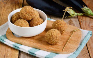 seatingapp's tweet photo. Ricetta delle polpette di melanzane
#socialeating #seatingapp #homerestaurant #ricetta
https://t.co/TOYpNkFoy4 https://t.co/kU0ehZjmNa