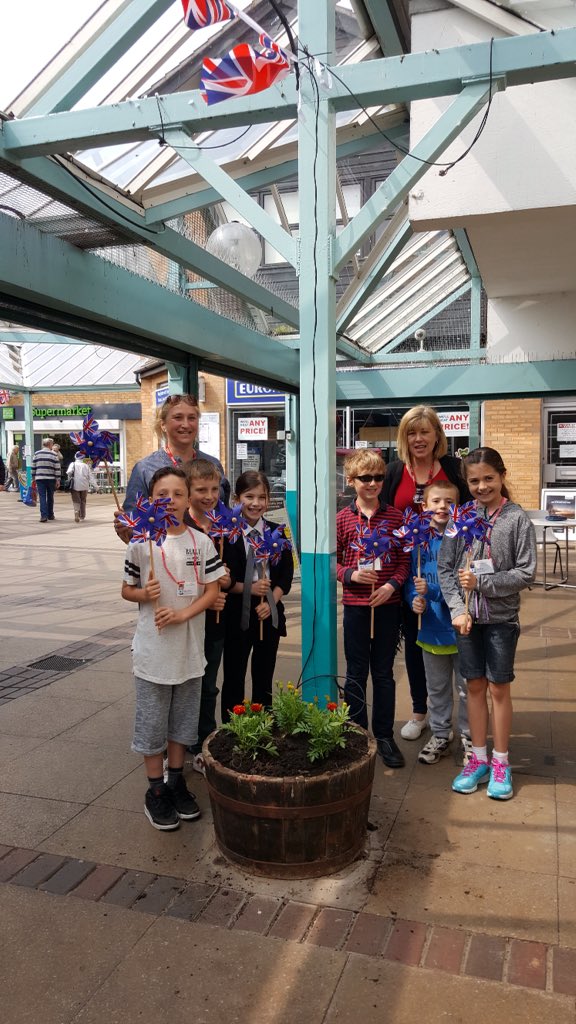 classjchamford's tweet photo. Class Constable have had a busy morning some of us have been to the Triangle to plant summer flowers. https://t.co/KuGnbjHtSN