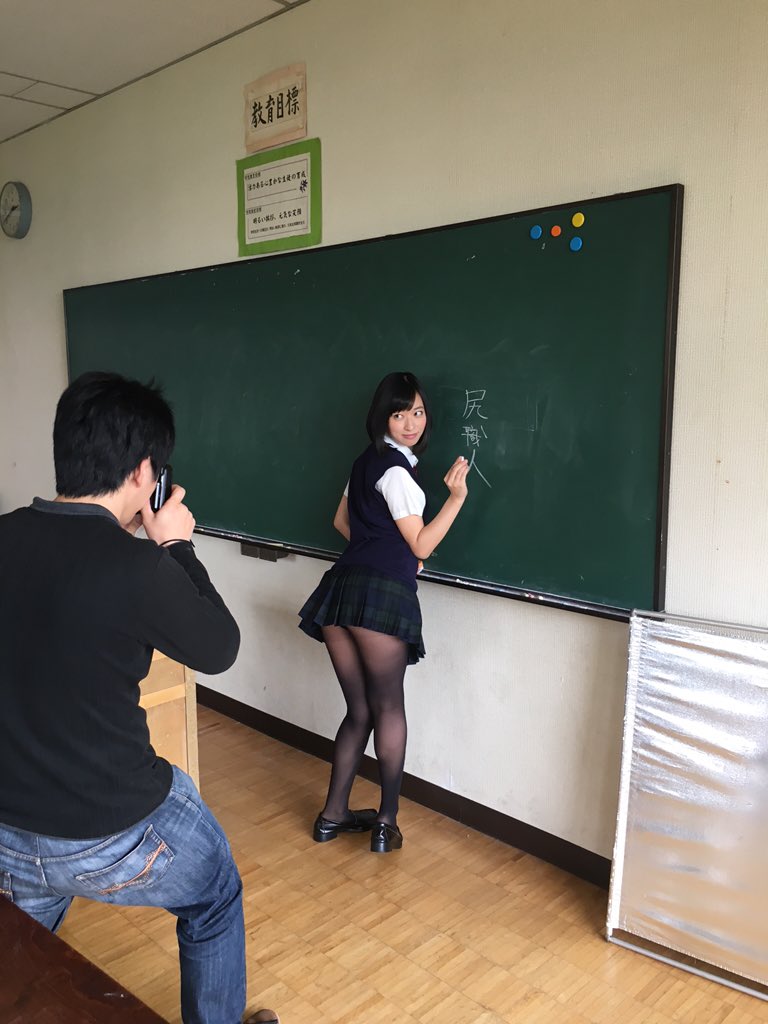moci_siri's tweet photo. ”もっちー”ちゃんのRT集だよー、

黒タイツJK
https://t.co/6wPh0vo9il