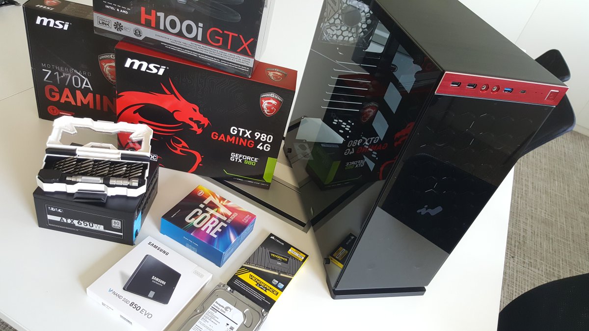 LDLC's tweet photo. Pour qui le beau PC du jeu #GeekWeekLDLC ! :) https://t.co/IqWprmeCNv