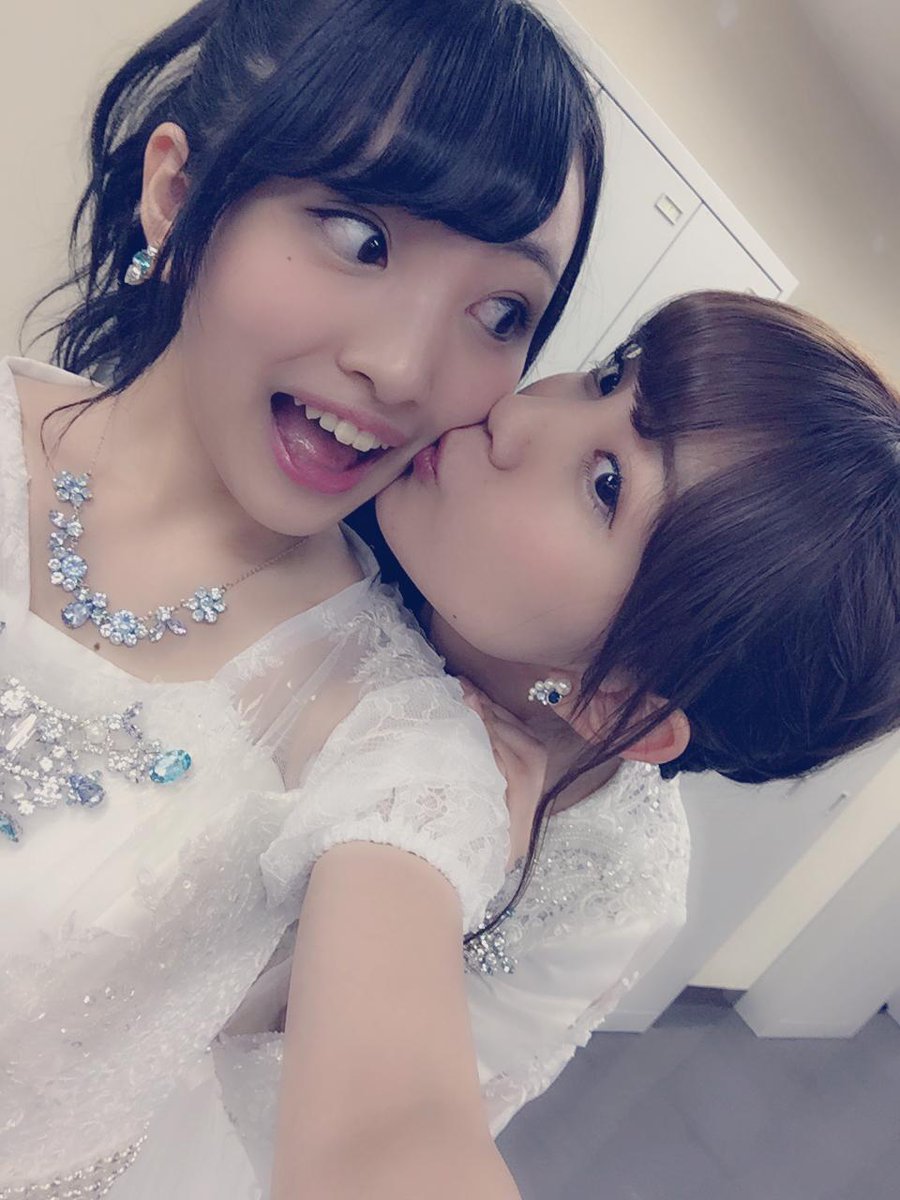 スタミナ レッドブル キスされてるのがアンフェアで子役だったakbの新センターの みーおん こと向井地美音ちゃんです キス してるのはピザハットのcmの 間違えちゃいました でお馴染みだった れなっち こと加藤玲奈さんです 向井地美音 加藤玲奈 スタミナ レッドブル キスされてるのがアンフェアで子役だったakbの新センターの みーおん こと向井地美音ちゃんです キス してるのはピザハットのcmの 間違えちゃいました でお馴染みだった れなっち こと加藤玲奈さんです 向井地美音 加藤玲奈