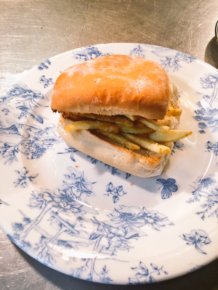 theprochefonial's tweet image. You know the indoctrination is complete when you see the Mauritian having a chip blaa 👌🏻@vi_005 @Moloughneys