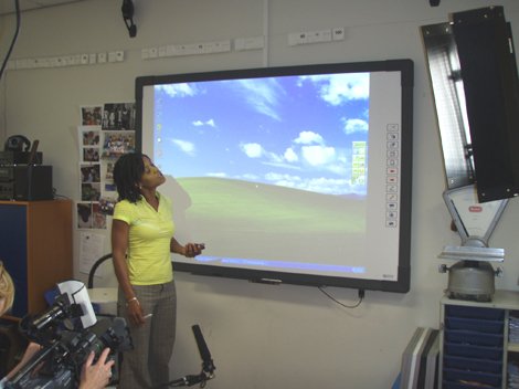 SmitVisual's tweet image. @SmitVisual op TV in herhaling uitzending Het Klokhuis over (interact.) schoolborden. 6 juni Nederland 3:18:25-18:40