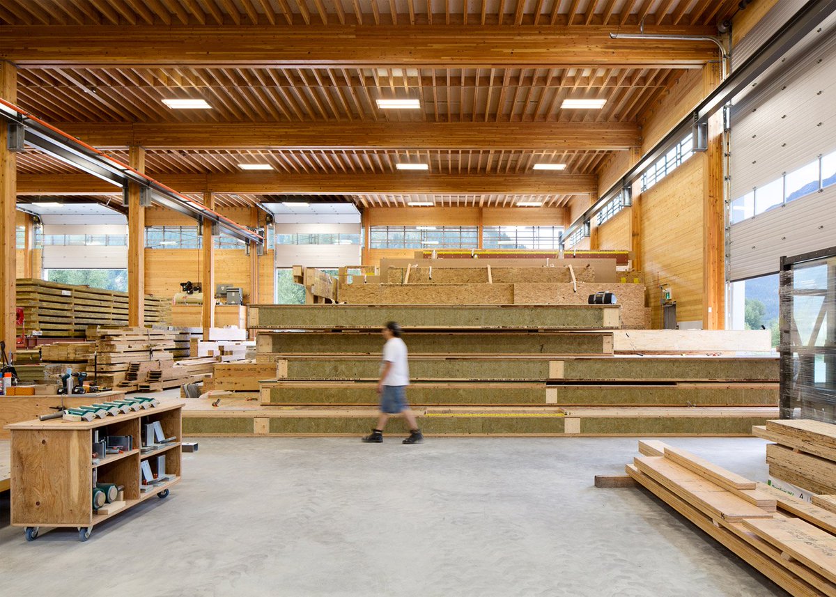 rinnovabiliit's tweet photo. La fabbrica di #casepassive? Una #Passivhaus tutta di legno https://t.co/hXjkUS1Xn8 https://t.co/wOyECyfzNe