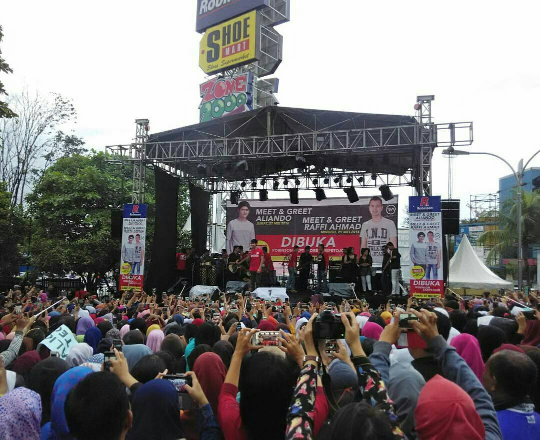 rarashk20's tweet photo. TakeCare sayangnya alucious 
Seeyounexttime abang 
@alysyarief Semoga kita bisa dipertemukan dilain kesempatan ({}) https://t.co/aofq5SgWBq