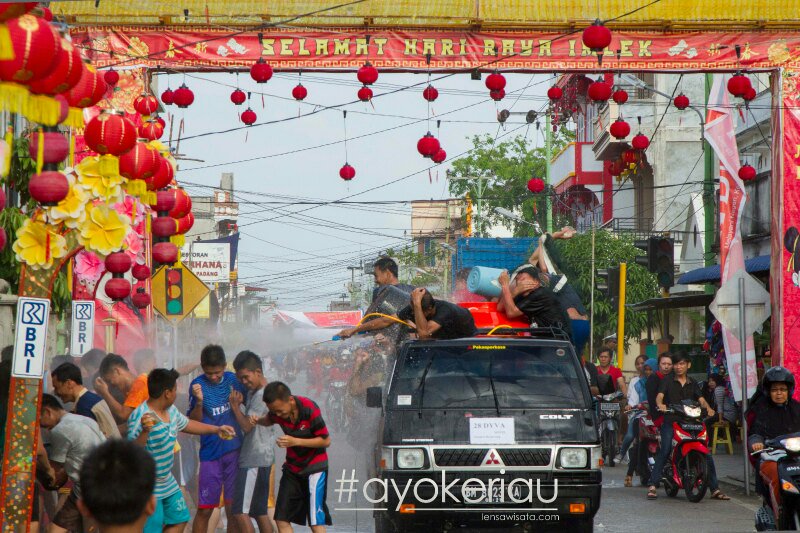 Image from winatabayu - #ayokeriau cian cui,perang air yg berlangsung selama enam hari di Selat Panjang, Riau.