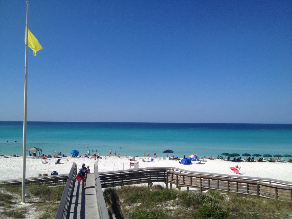 Hannah32459's tweet photo. Ed Walline on @30a in @SouthWalton. Memorial Day 4yrs ago. My first time to #SoWal &amp; when I decided to never leave https://t.co/LAqYtONxeu