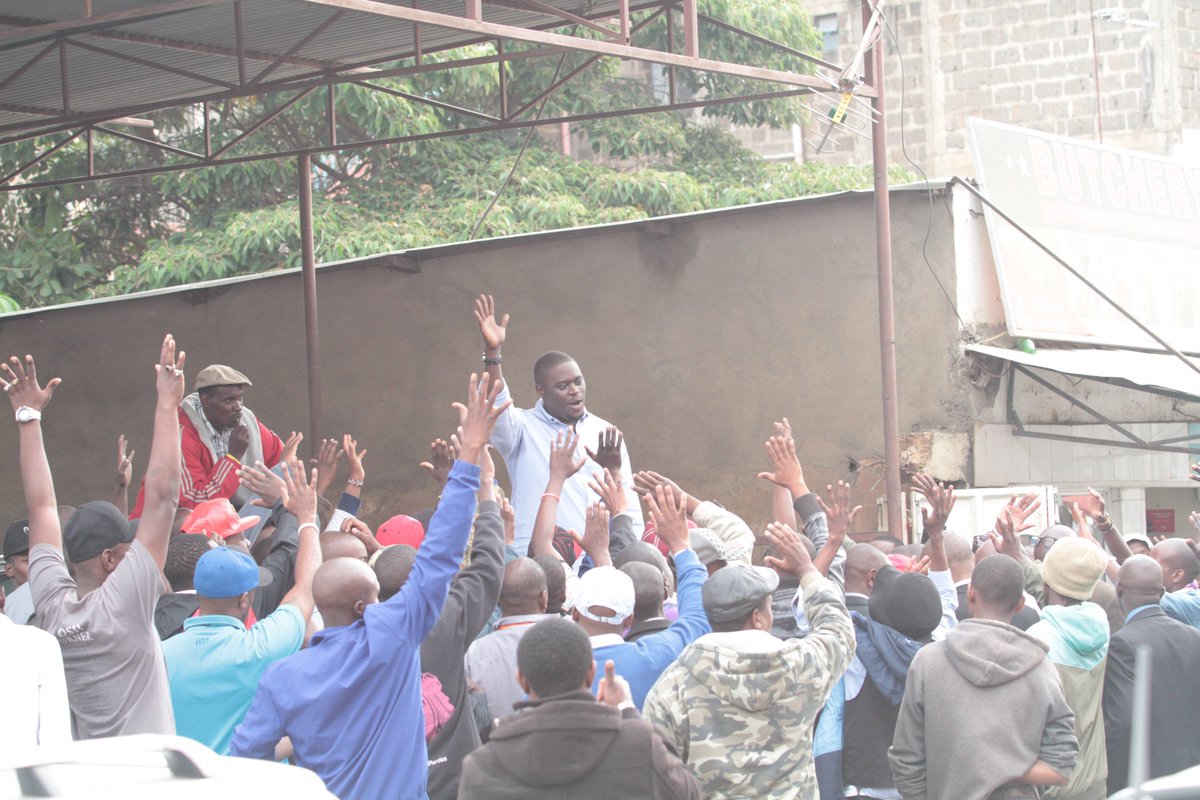 TeamSakaja's tweet image. High School mode akiuliza,"How many of you would like me to skip my next lesson so that you can revise on your own?"