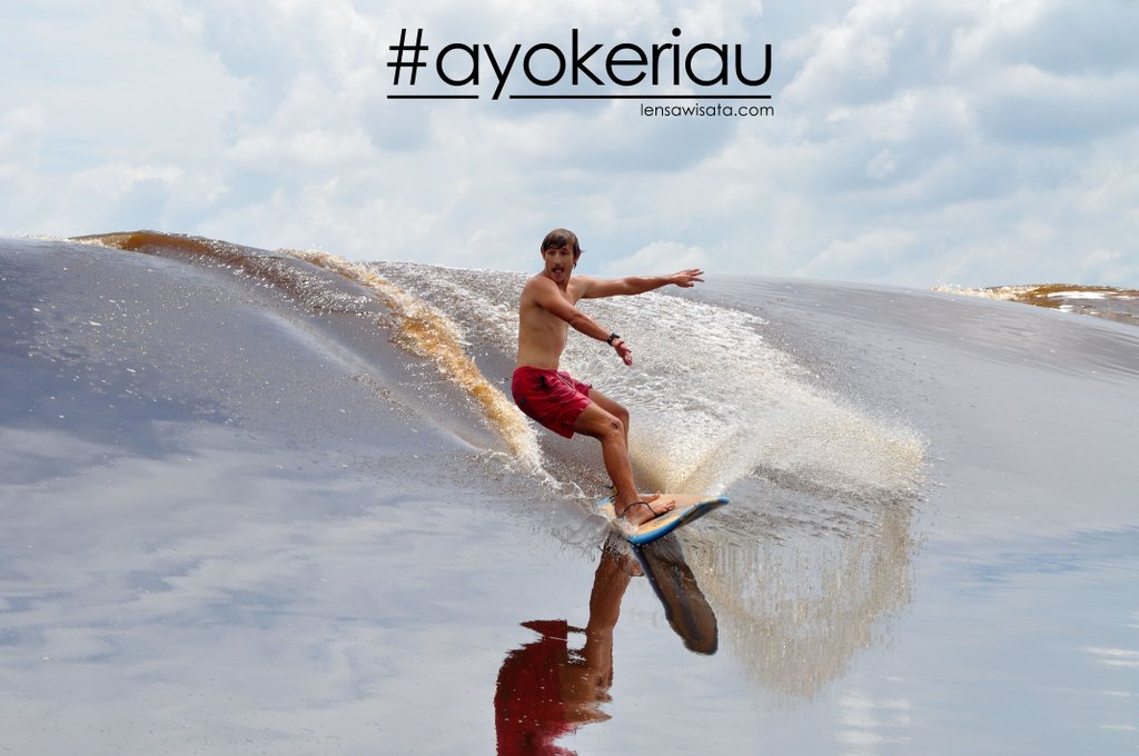 Bono, pertemuan dua gelombang dari Selat Malaka &amp; Sungai Kampar di Pelalawan. bit.ly/ayokeriau #ayokeriau