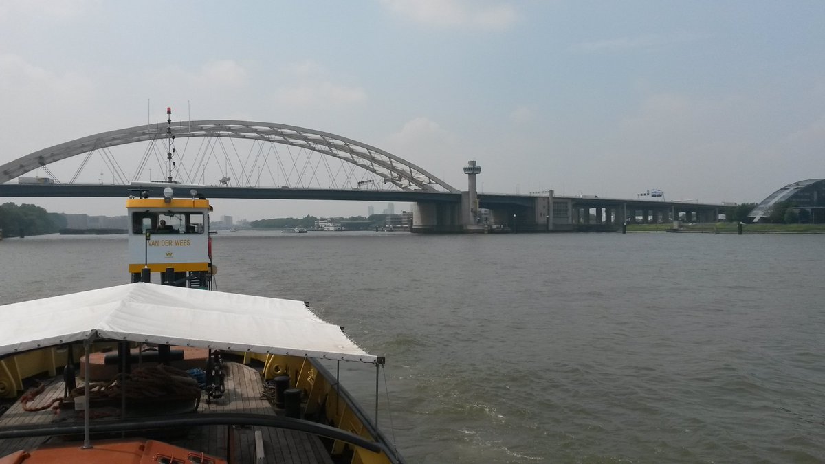 Langs Alphatron en door de Van Brienenoordbrug