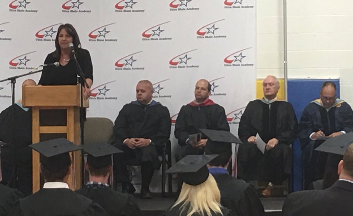 OHNaturalEnergy's tweet photo. RT @JCESC_VLA: Congrats @uticaacademy graduates! Commencement Remarks by Rhonda Reda, @OOGEEP #jcesc https://t.co/hpkLyWQRCc