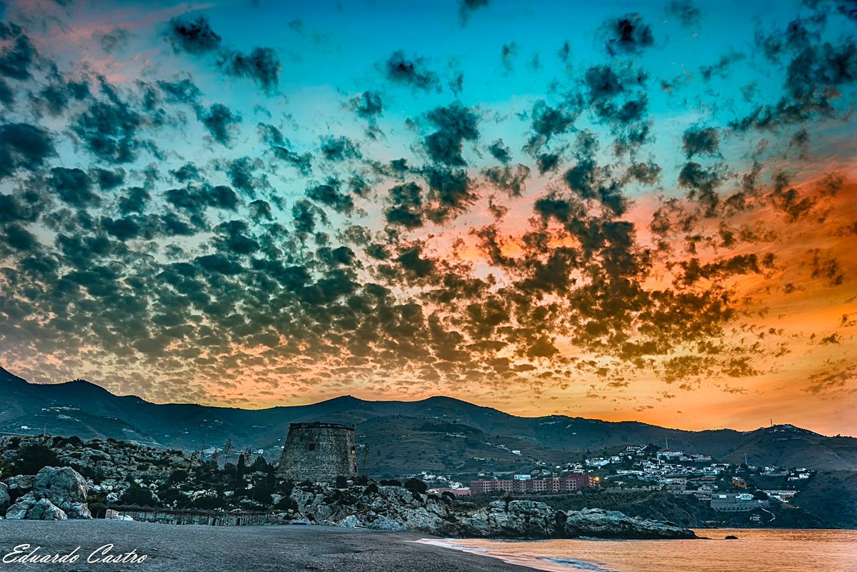 Momento mágico en Playa de Velilla.. Foto de Eduardo Castro Villegas #PlanesGranada