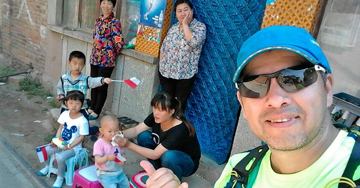 solorunning's tweet photo. El duro y feliz paso por #GreatWallMarathon de @carlosperezzamo!
Chi-Chi-Chi, le-le-le!
https://t.co/7SR3vmCUgJ https://t.co/bGLblLnP18