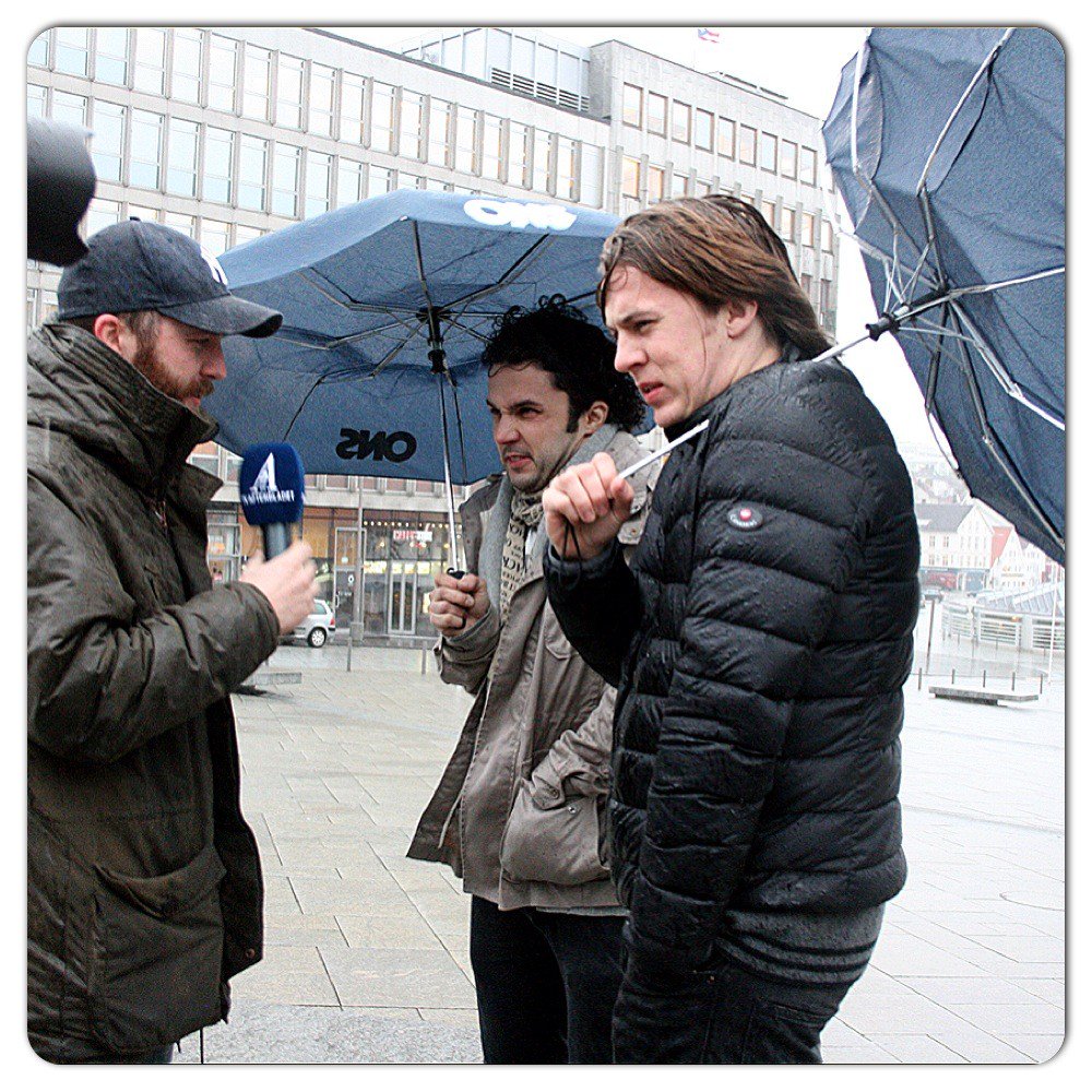 YlvisSverige's tweet photo. Så här känner vi om vädret idag 😳☔ #ylvis #ONS2014 #stavanger https://t.co/MIqRU3bZRm