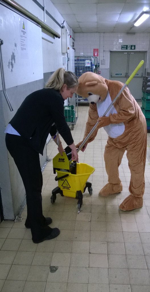 MiaTarry's tweet photo. @colly75 @Davies1979Simon It was an accident gov, there were no woods. Making me clean it, really! Tesco St Mellons https://t.co/nbex0iHw0n