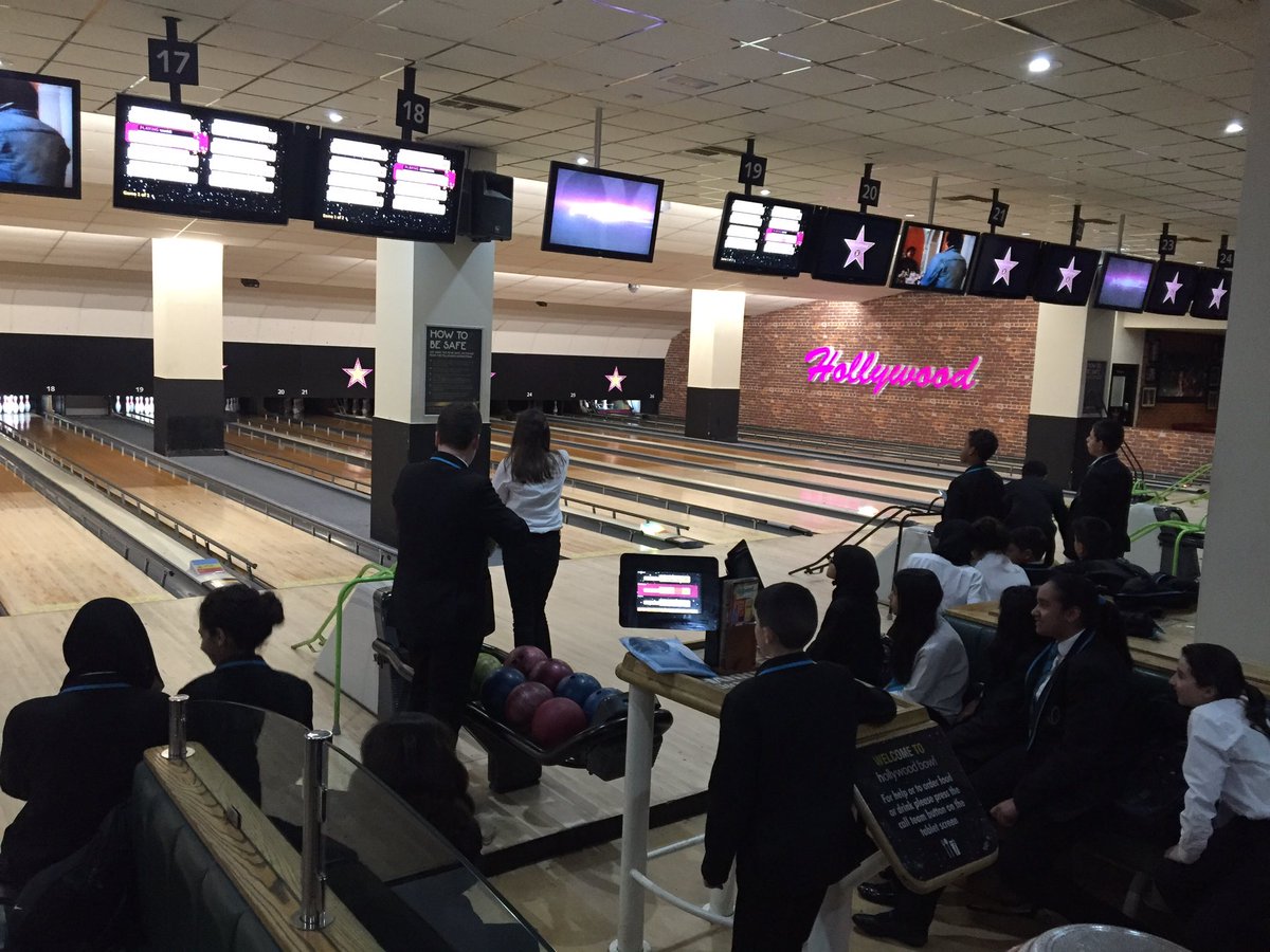 GreenhousebbCA's tweet photo. Bowling reward trip with @ThecrestPE &amp; the @CrestAcademyUK year 7's today! #STRRRIIIKE 🎳 https://t.co/T9zfV2Ap8A