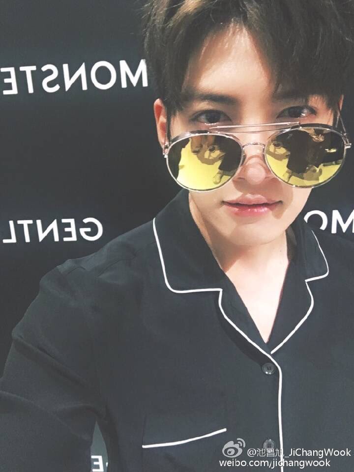 fyeahjcw's tweet photo. #JiChangWook Weibo update 27.05.2016 😎😎 https://t.co/8TQ6q0Ipxb