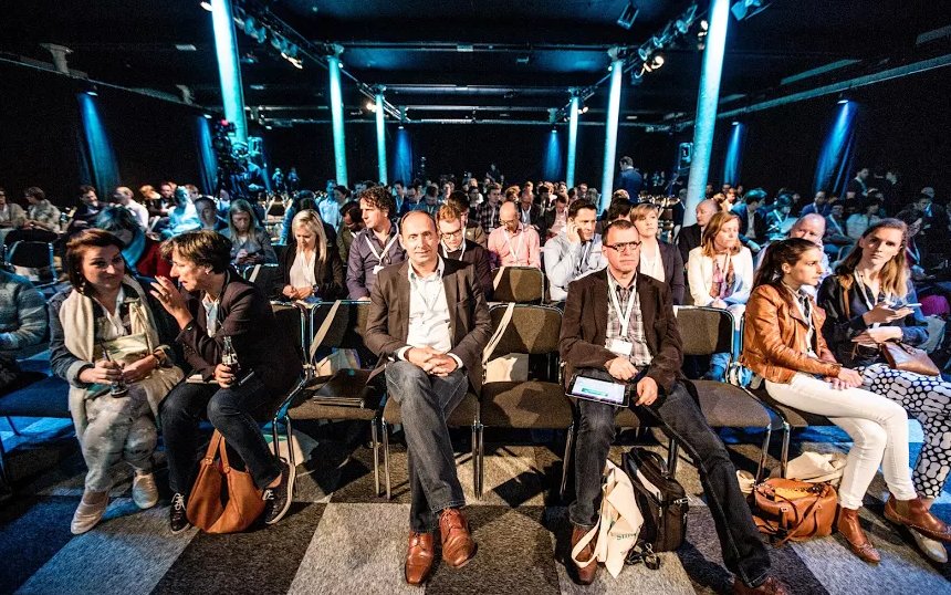 TeamleaderBE's tweet photo. Niet aanwezig op het #WorkSmarterTL? @bloovi maakte een verslag! https://t.co/QSNSiqcrcs https://t.co/x6MI463137