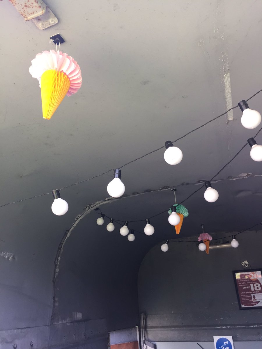 BoozyscoopsUK's tweet photo. Hey #stratforduponavon we are here from 3pm serving boozy scoops with some friends @SeccoCart @thelittleginco https://t.co/WmqNNjybID