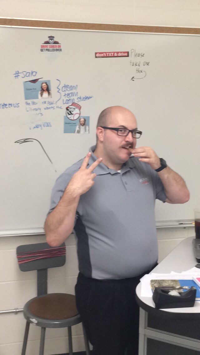 JoJoWardandsuch's tweet photo. peace out, g-cheesy, we'll miss you tons✌🏻️ thx 4 being the best, cincinnati bell don't know what's comin for em 💁🏼 https://t.co/MiHXPWN3DH