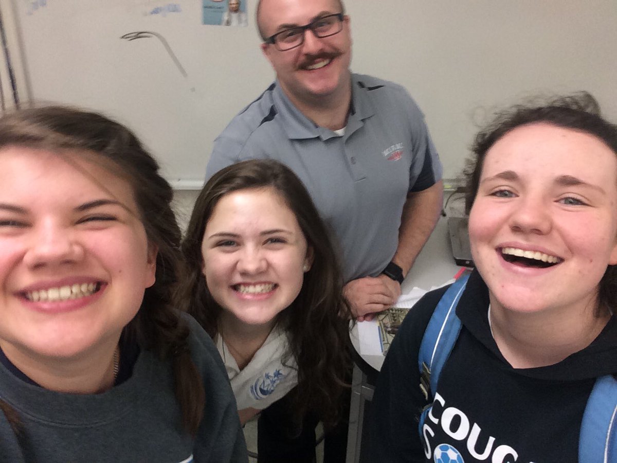JoJoWardandsuch's tweet photo. peace out, g-cheesy, we'll miss you tons✌🏻️ thx 4 being the best, cincinnati bell don't know what's comin for em 💁🏼 https://t.co/MiHXPWN3DH