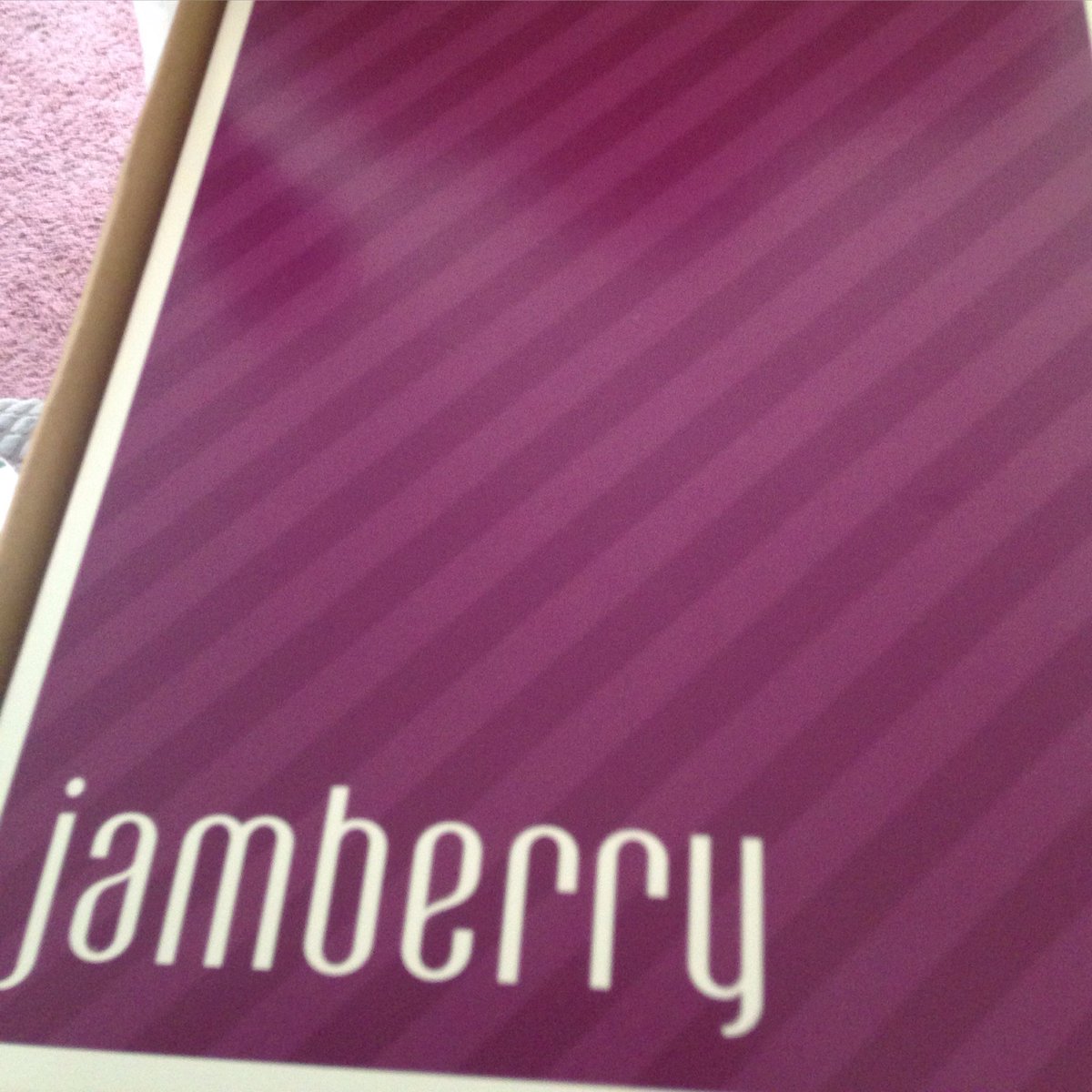 sewingkateplus4's tweet photo. My #jamberry consultants kit just arrived :) #excited :) https://t.co/qsAEIrp4jc