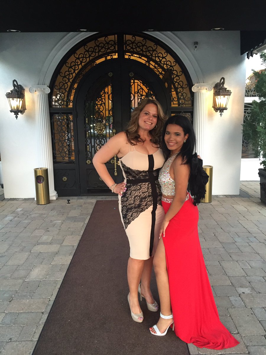 BlueDevil_Cheer's tweet photo. Lady in Red looking๐ฅ๐ฅ๐ฅ maninibug @aninibug #prom2k16 #bluedevilcheer๐ https://t.co/PzPirs3UCH