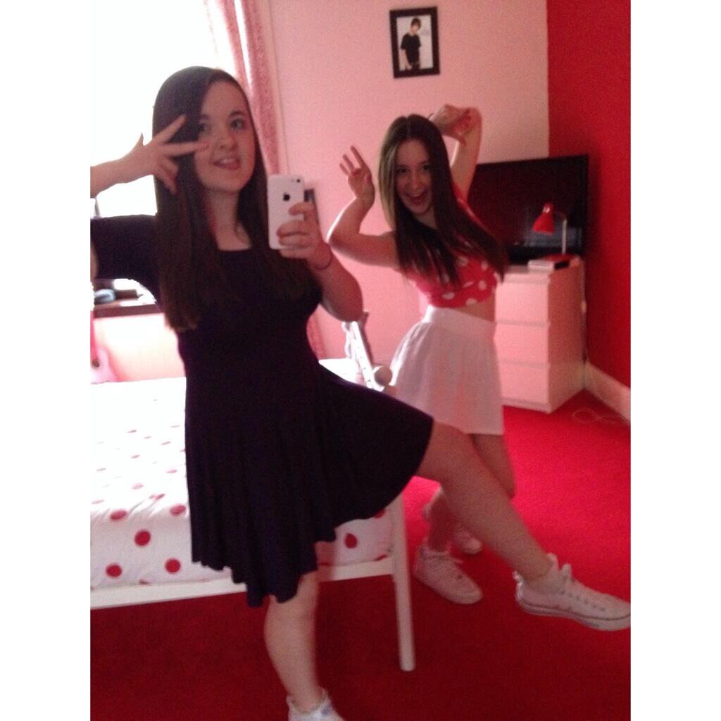 KellyDoll99's tweet photo. Throwback with my hunny @nicoleleitch_ #nicestance https://t.co/EBnVhBKpVS