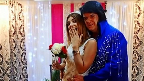 El matrimonio de <a href="/ajaramilloch/">Andrea Jaramillo</a> al ritmo de Elvis Presley en Las Vegas. bit.ly/24IRWnJ