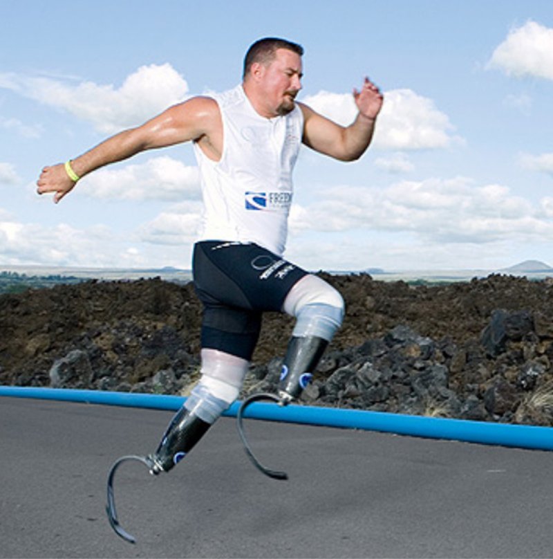 CReporters's tweet image. Check this article: Double Amputee Completed the Hawaii World Championship Ironman Triathlon ow.ly/4yRf300F16l