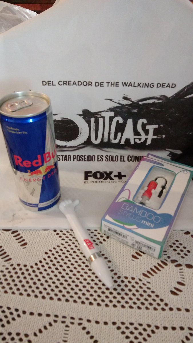 CyntiaVsquez's tweet photo. Cuando había perdido toda esperanza hice click por ultima vez...y LLEGÓ!!! #UberComicCon FELIZ FELIZ FELIZ!!!! https://t.co/SLdRUVWLIh