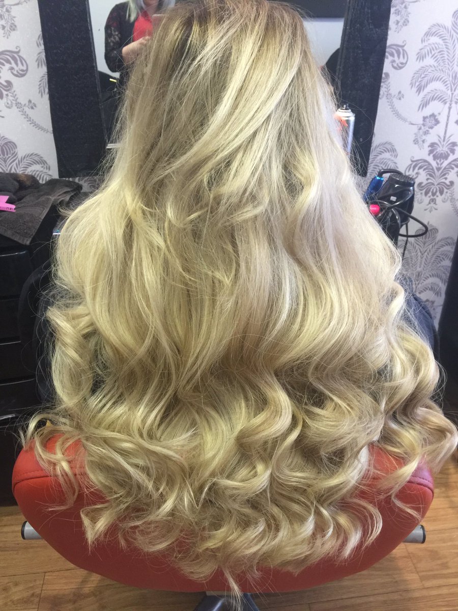 goldilocksrhyl's tweet photo. Beautyworks gold weft micro bond extensions #beautyworks #blonde #curlyhair #newlook #volume https://t.co/X8DOHBjf2l