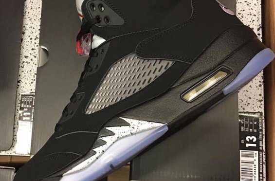 kicksonfire's tweet image. Nike Air Jordan 5 OG ’90 – Black/Metallic Silver (2016) - bit.ly/1Tltcev