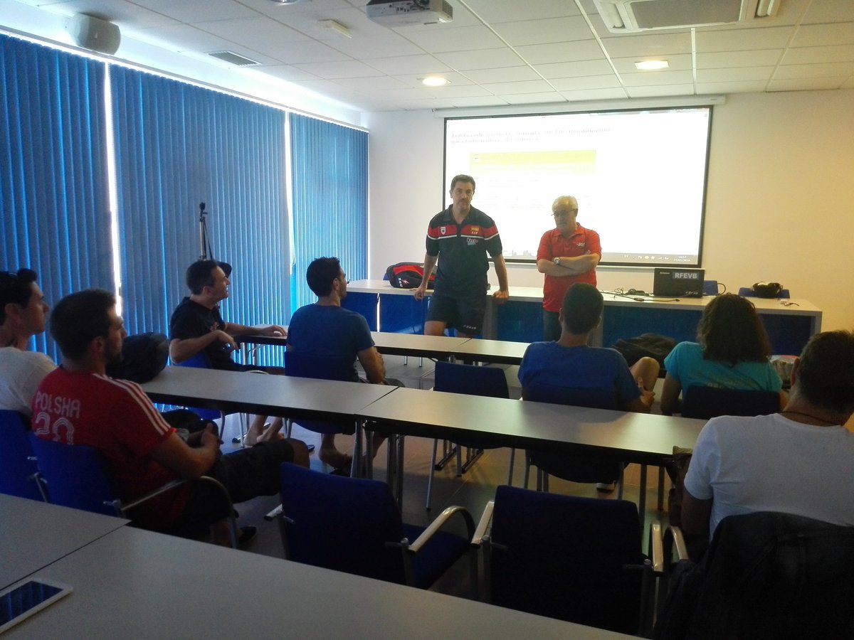 <a href="/RFEVB/">RFEVB</a> comienza el clinic de entrenadores en <a href="/civplorca/">Civp lorca</a> #APRENDIZAJE #FORMACION